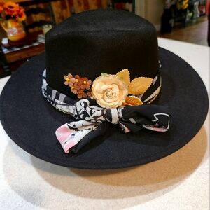 Black beauty wide brim hat